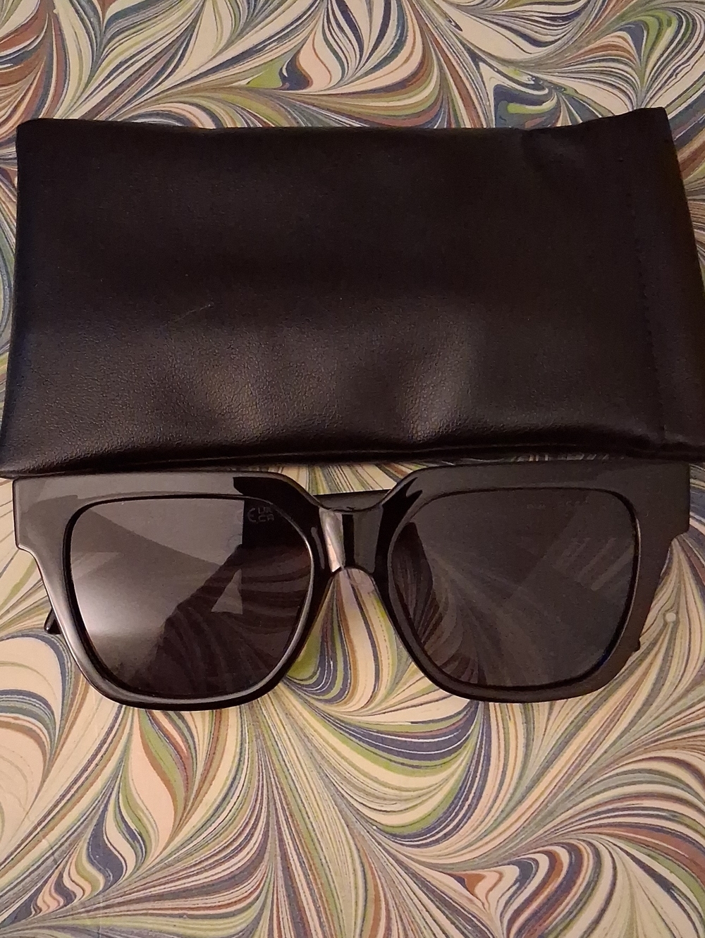 QUAY Black Rectangular Sunglasses with Case NWT